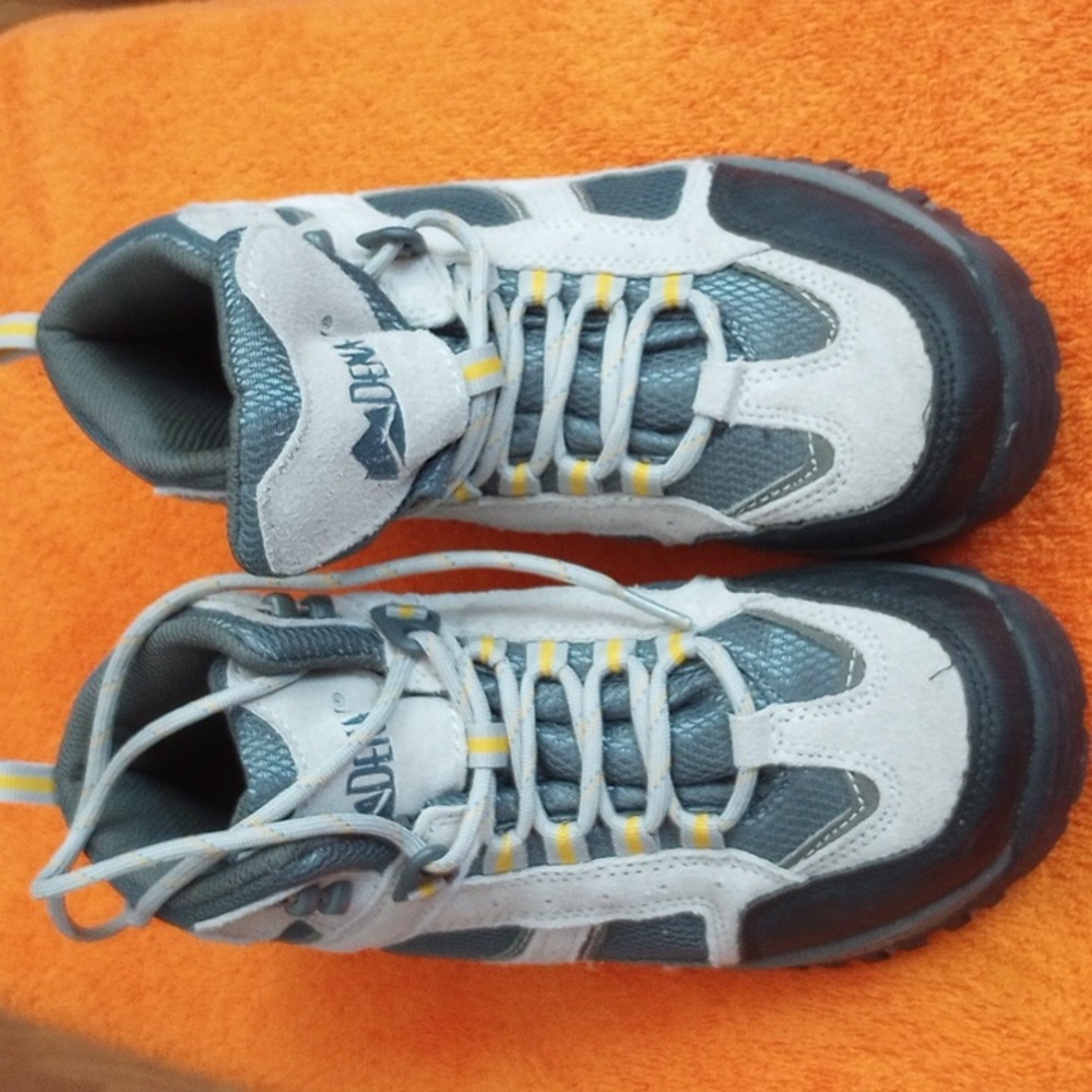 DENALI pair of shoes high top